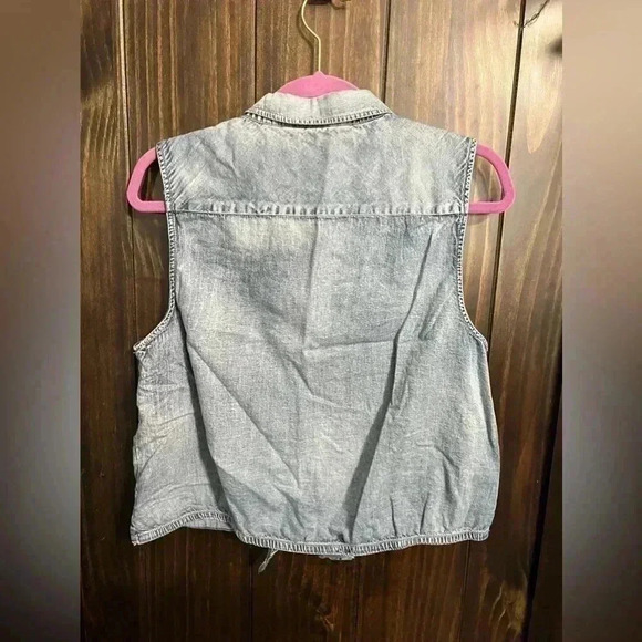 Hippie Laundry Denim Tie Knot Crop Top. Size: XL - Picture 5 of 7